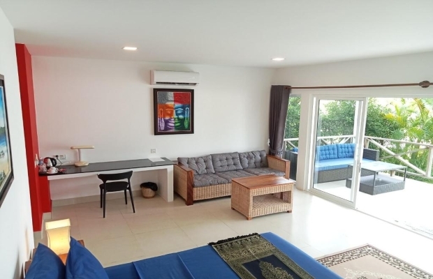 Villa with Garden View